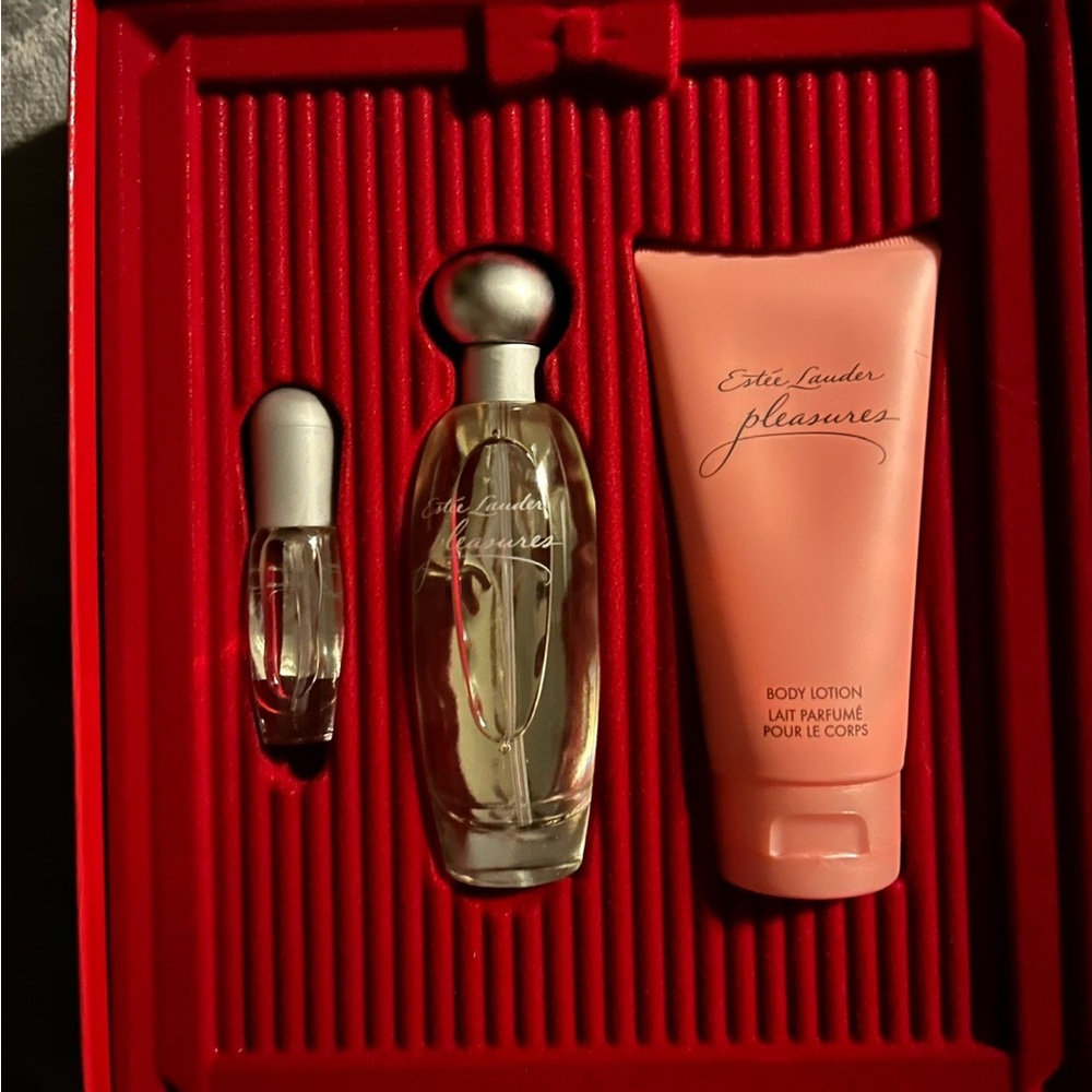 Estee Lauder Pleasures Gift Set - Red